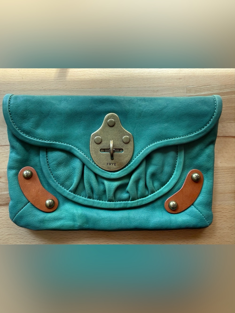 Frye Vintage/Y2K Turquoise Leather Ruched Turn-Lock Clutch – Excellent Condition